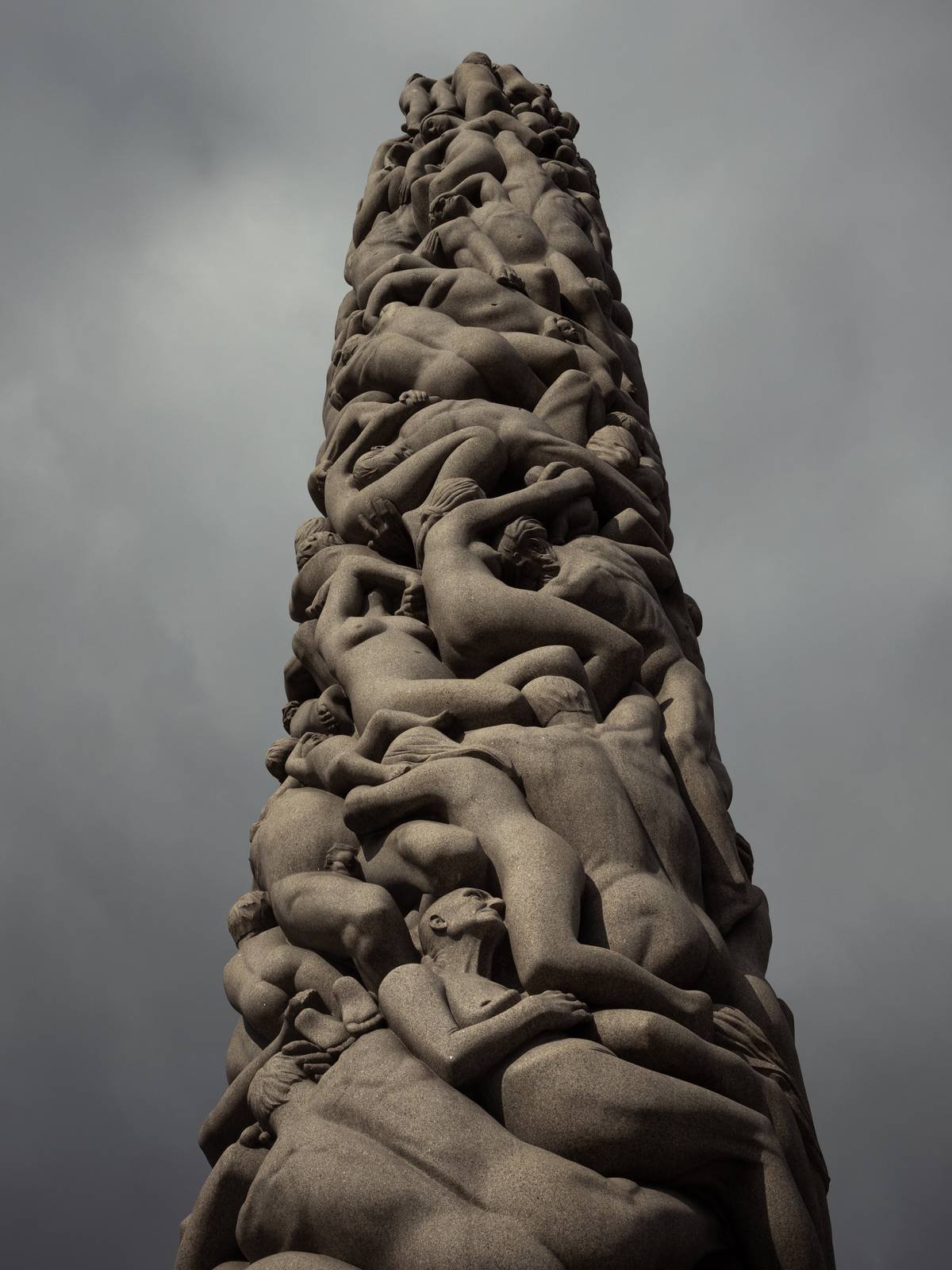 모놀리트 (The Monolith)